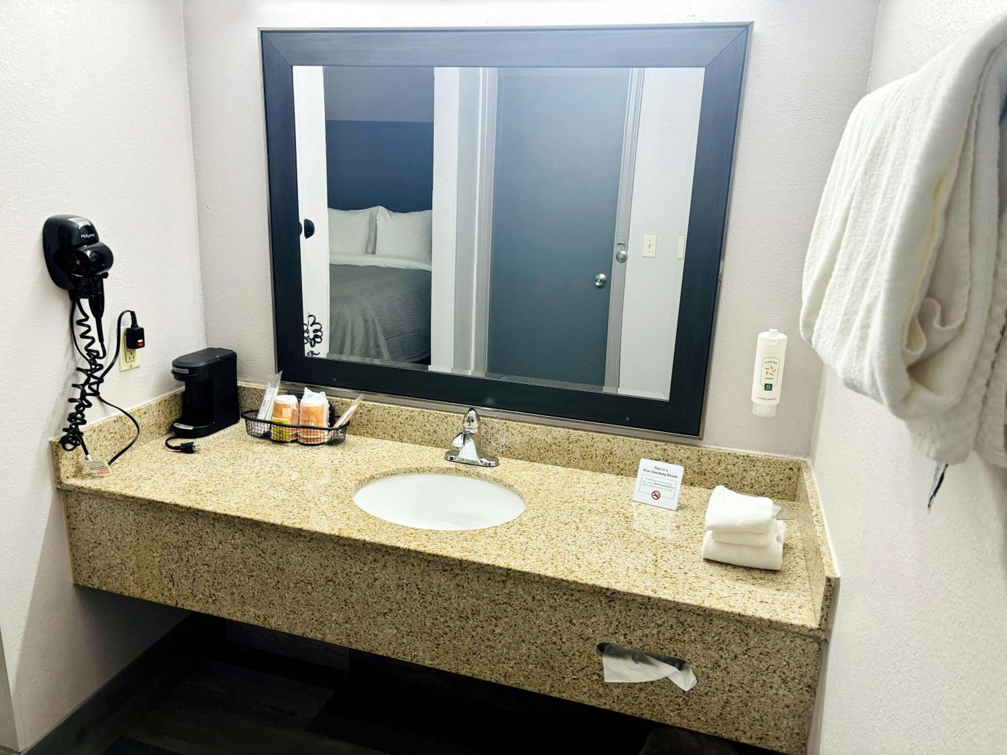 Quality Inn Raynham - Taunton Екстериор снимка